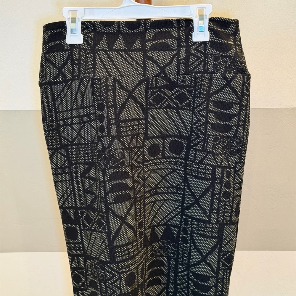 LuLaRoe Black and Cream Patterned Cassie Skirt medium